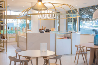 Fleur de Loire – décoration intérieure d’hôtel Restaurant Amour Blanc par Caroline, architecte d'intérieur