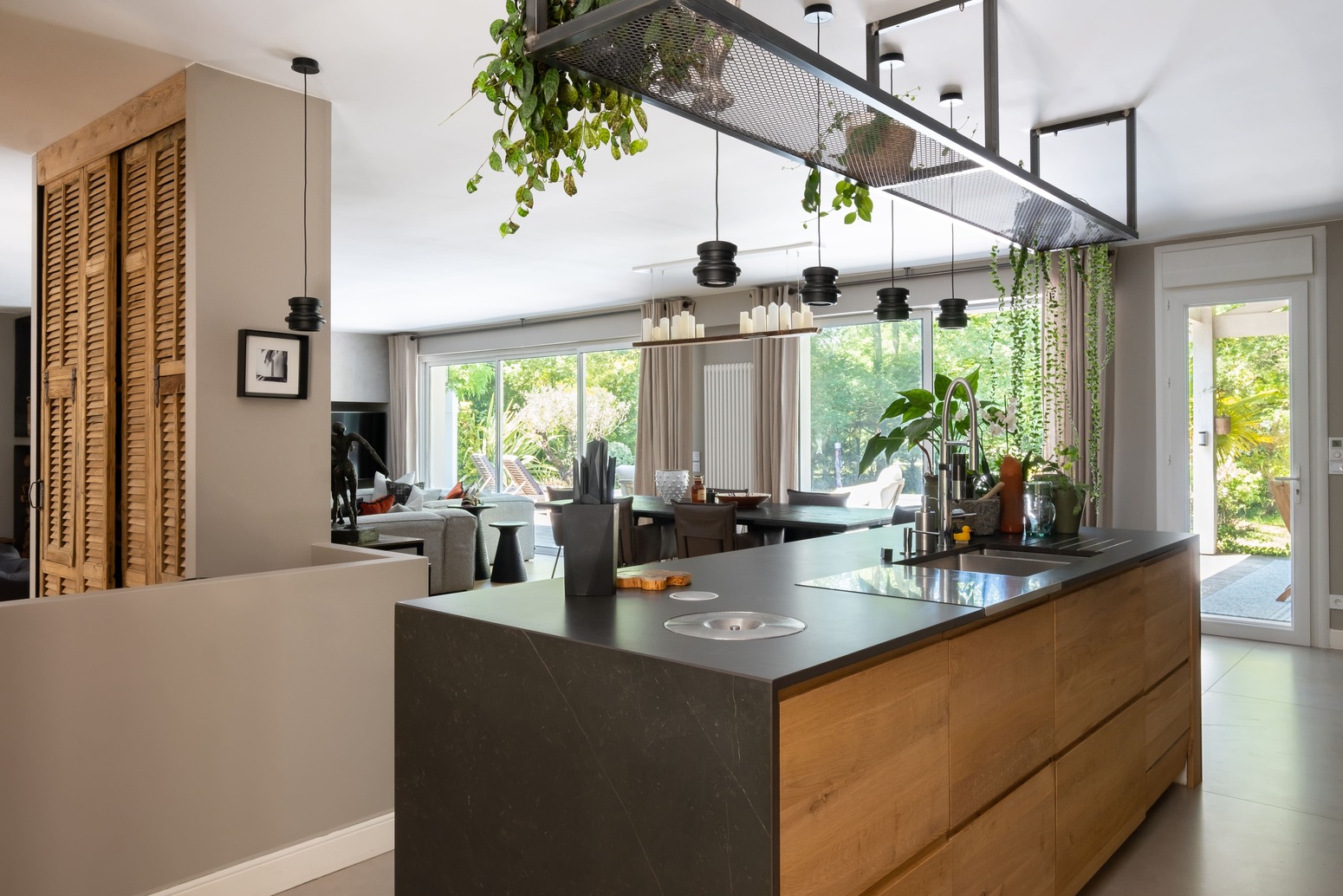 Un coin cuisine équipée pour la décoration intérieure de maison